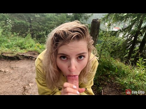 ❤️ Nighean a’ slugadh cum às deidh blowjob poblach - Eva Elfi ❌ Bhidio fucking leinn ﹏